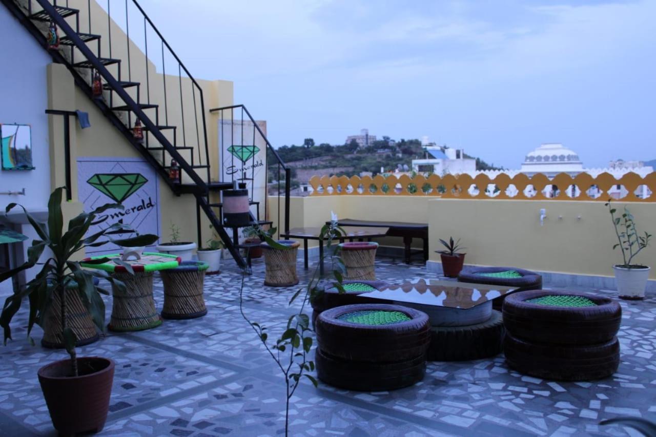 Hill Paradise Home Stay Udaipur Exteriör bild