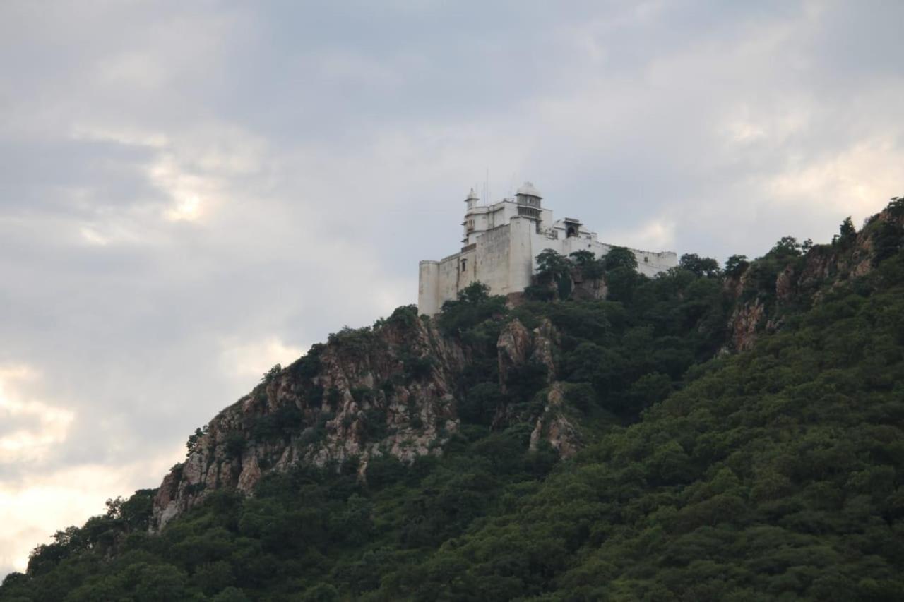 Hill Paradise Home Stay Udaipur Exteriör bild
