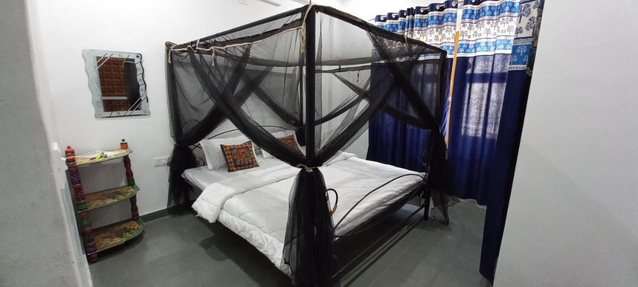 Hill Paradise Home Stay Udaipur Exteriör bild